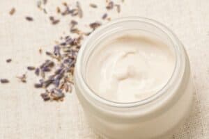 Easy Homemade Lotion Recipe that's Non-Greasy for Face and Body 35 easy lotion recipe