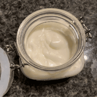 Easy Homemade Lotion Recipe that's Non-Greasy for Face and Body 4 diy natural lotion