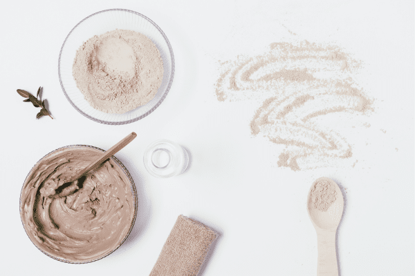 11 Best Natural Bath Bomb Colorants (And Which to Avoid!) 12 diy beauty clay