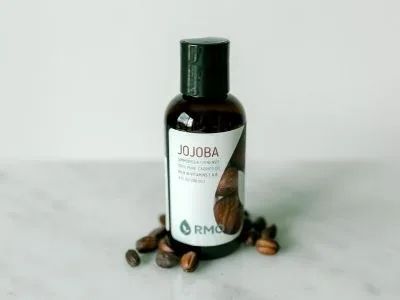 moisturizing jojoba oil