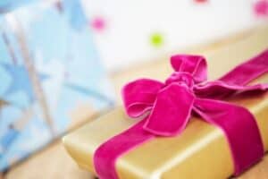 25 Organic Gifts for Her that Any Woman Will Love (Clean Beauty) 30 clean beauty gift guide